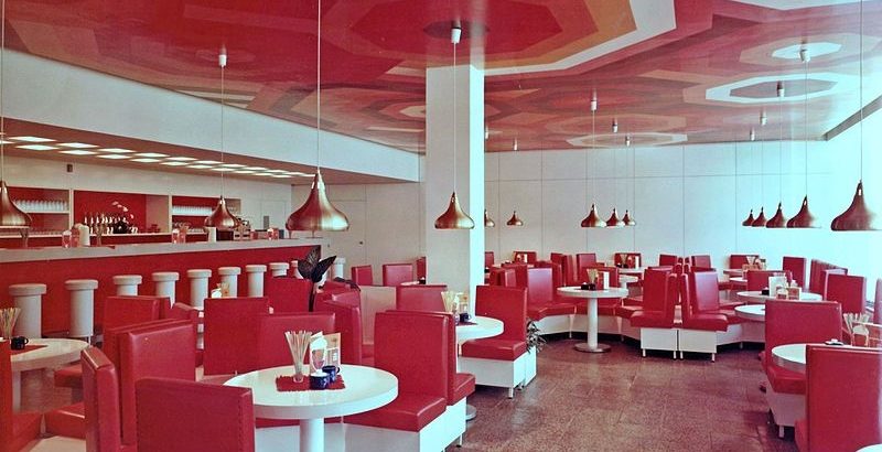 Milch-Mokka-Eisbar im Erdgeschoß des Restaurants „Stadt Dresden“ in Leipzig (1974)