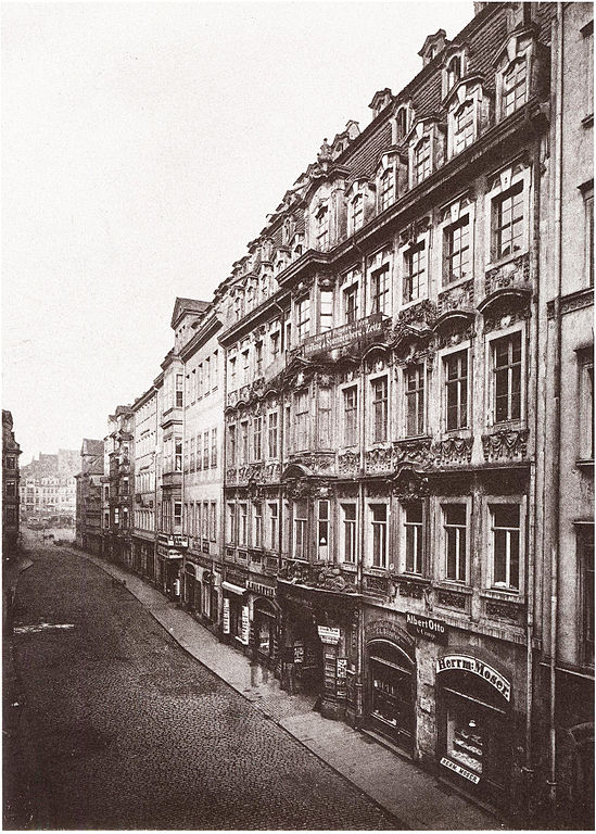 Die Petersstraße im Jahre 1880. Vorne Rechts mit der Nummer 15 ist der Homanns Hof zu sehen.