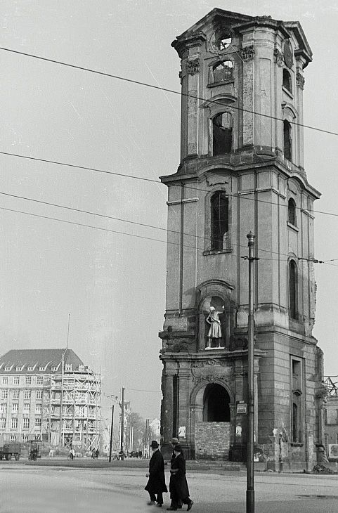 Ansicht der Turmruine der Johanniskirche am Johannsiplatz