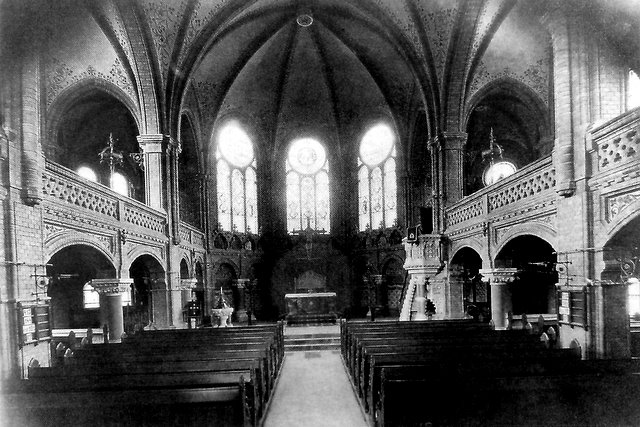 Innenraum der Markuskirche in Leipzig-Reudnitz, Zustand vor der Neuausmalung 1903