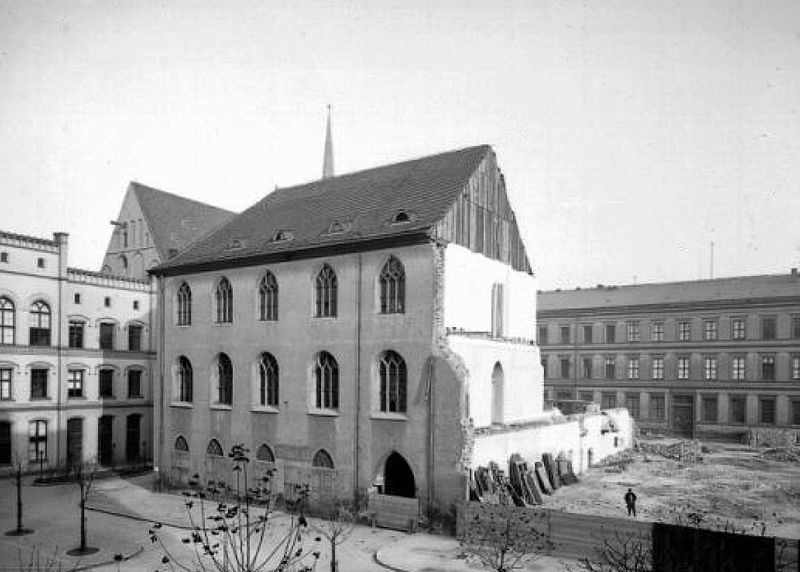 Der Abriss des Mittelpaulinums im Hof der Universität Leipzig