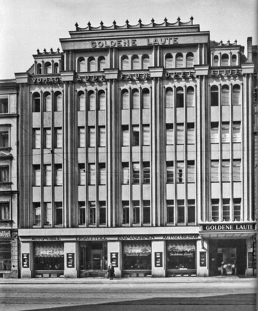 Ansicht des Hotelgebäudes der Großgarage Goldene Laute am Ranstädter Steinweg 8-10, 1927 / Public Domain