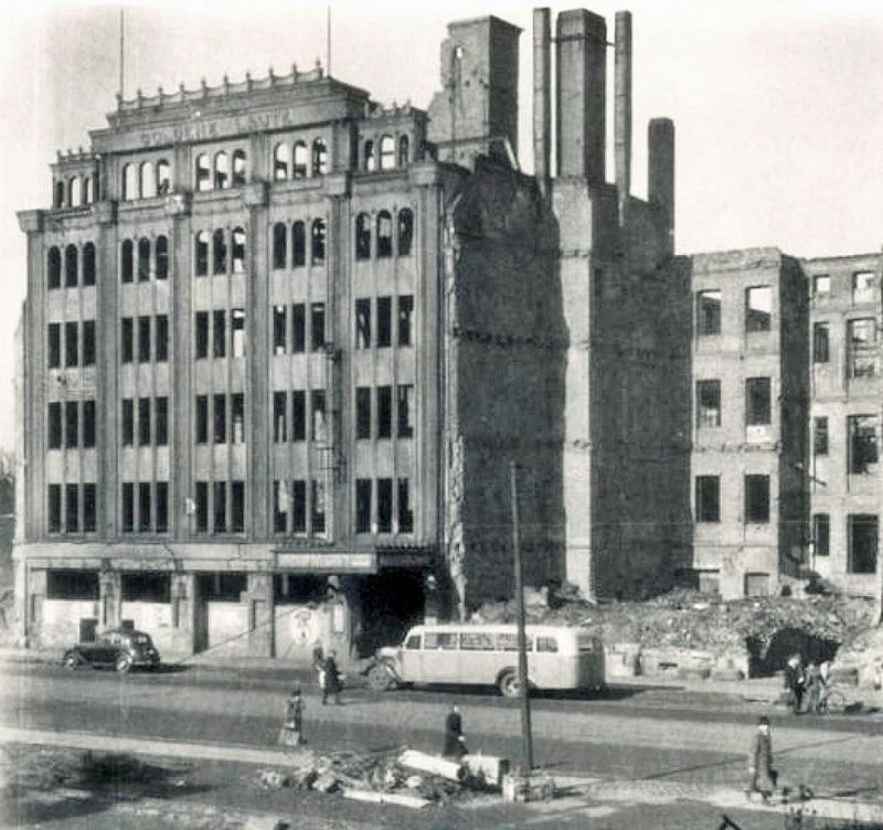 Die Ruine "Goldene Laute" im Ranstädter Steinweg in Leipzig nach 1945 / Public Domain