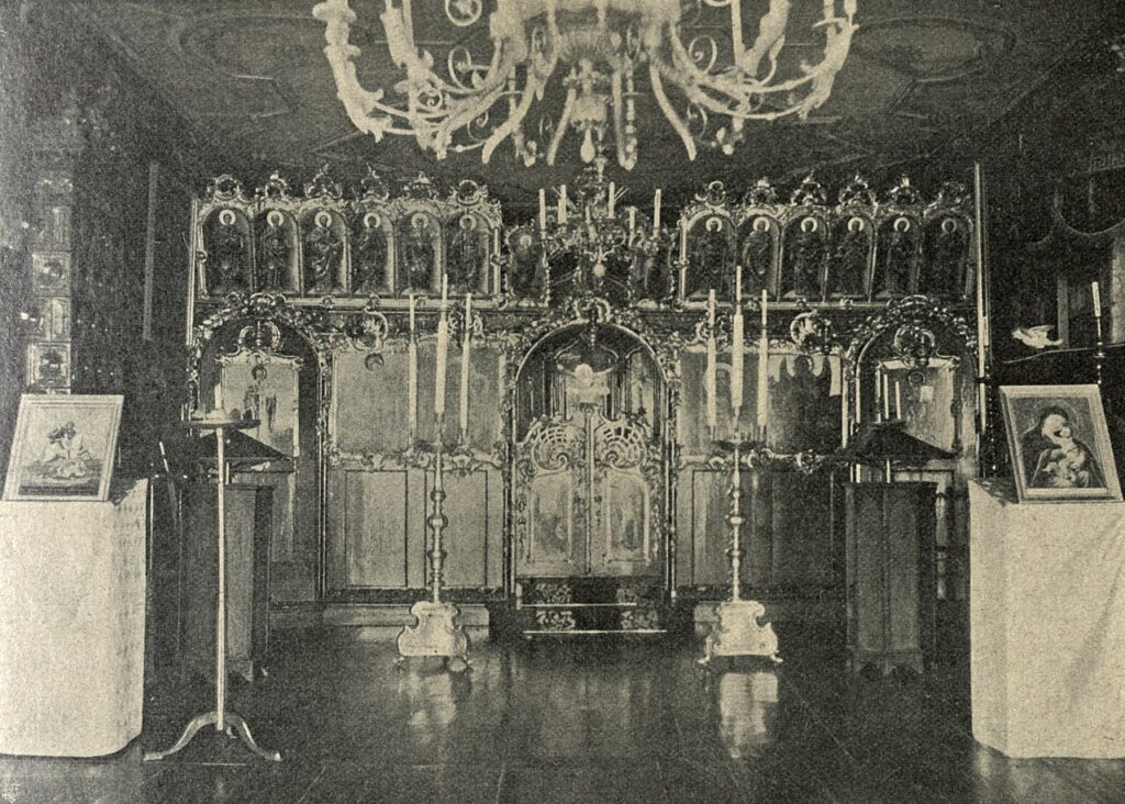 Griechische Kapelle im Gebäude, 1907 / Public Domain