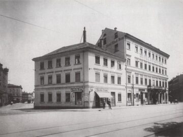 Das erste Hôtel Stadt Rom an der Bahnhofstraße kurz vor dem Abriss (1905) / Public Domain