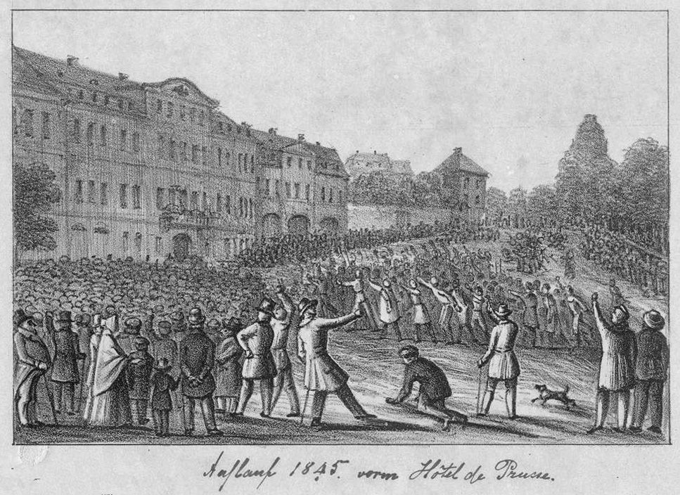 Auflauf vor dem Hotel der Prusse am 12. August 1845, der zum Leipziger Gemetzel führte / Public Domain