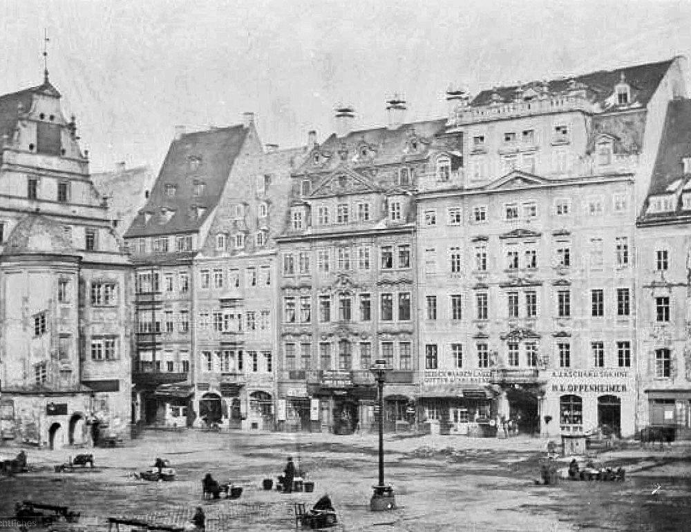 Jöchers Haus 1860 an der Nordostecke des Leipziger Marktes / Public Domain