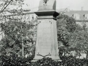 Samuel-Heinicke-Denkmal in Leipzig (1907) / Public Domain