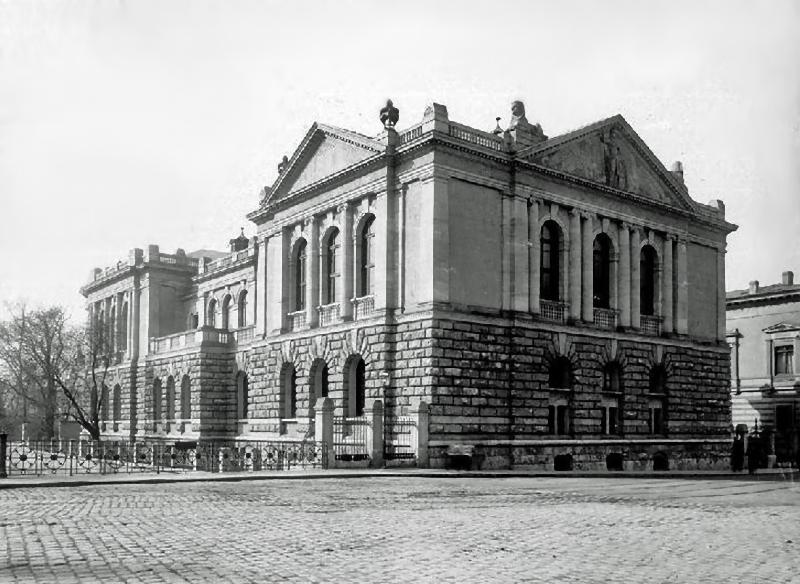 Das Logenhaus von 1905 der Minerva zu den drei Palmen in Leipzig (gegenüber Neuem Rathaus, kriegszerstört) / Public Domain